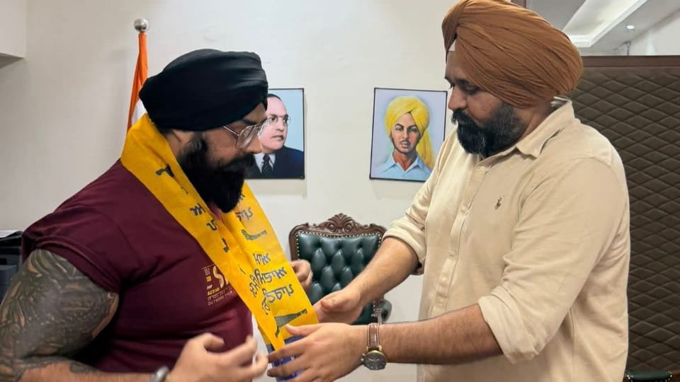 Punjab International Wrestler Super Khalsa Joins Aam Aadmi Party