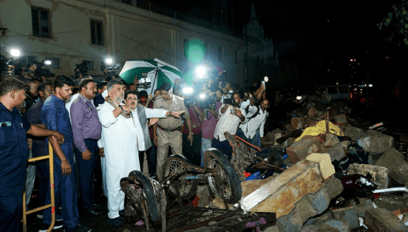 bengaluru wall collapse many dead dk shivakumar visit hospital rain incident pm modi mourns