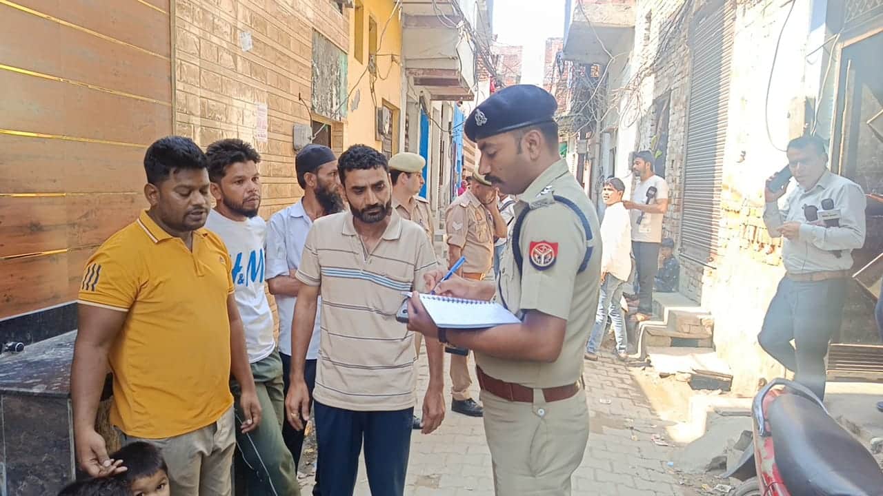 Meerut Crime: Woman Sleeping With Three Daughters Murdered in Lisadi Gate, Brother Suspects Husband