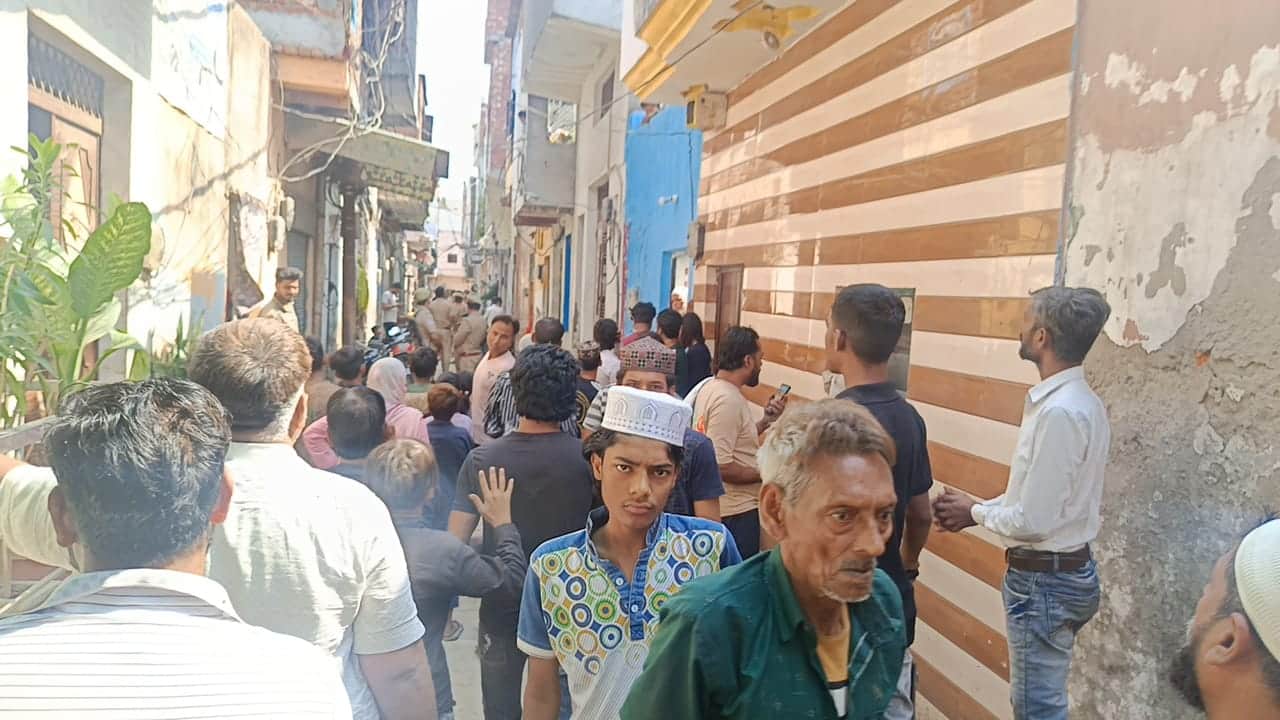 Murder Mystery: Woman Found Throat-Slit in Room in Lisadi gate Meerut, Motive Under Investigation