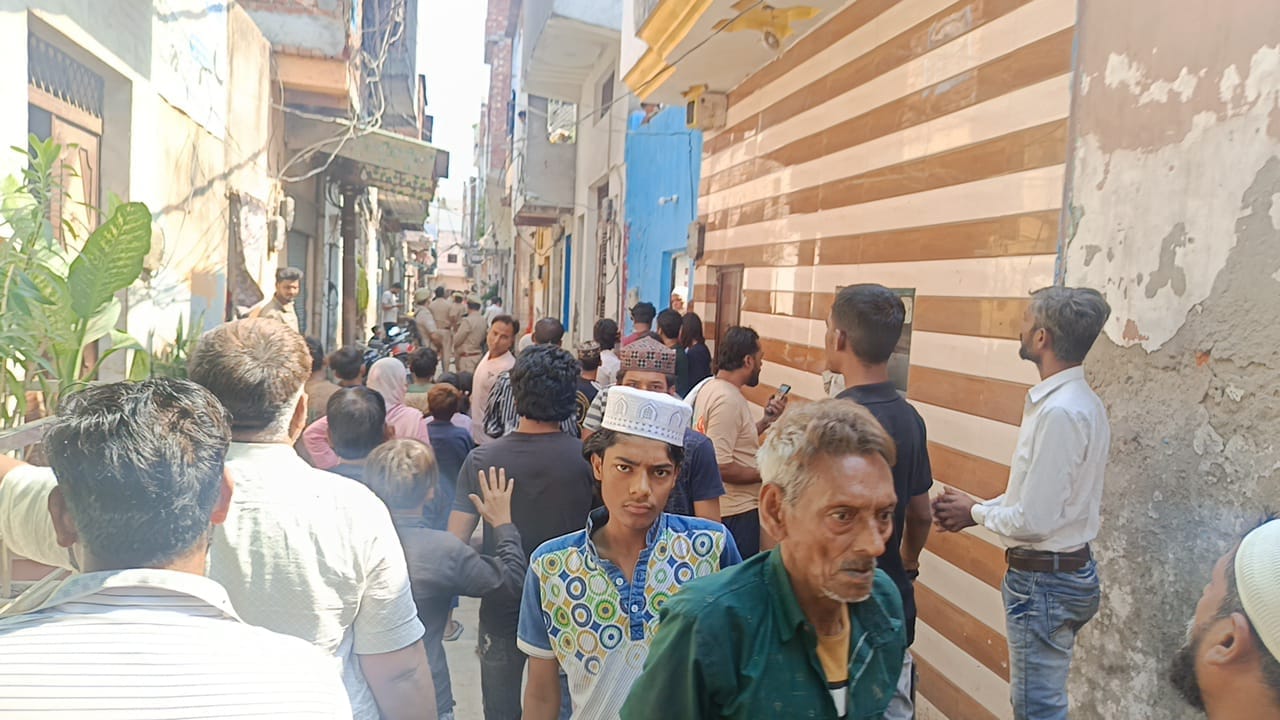 Murder Mystery: Woman Found Throat-Slit in Room in Lisadi gate Meerut, Motive Under Investigation