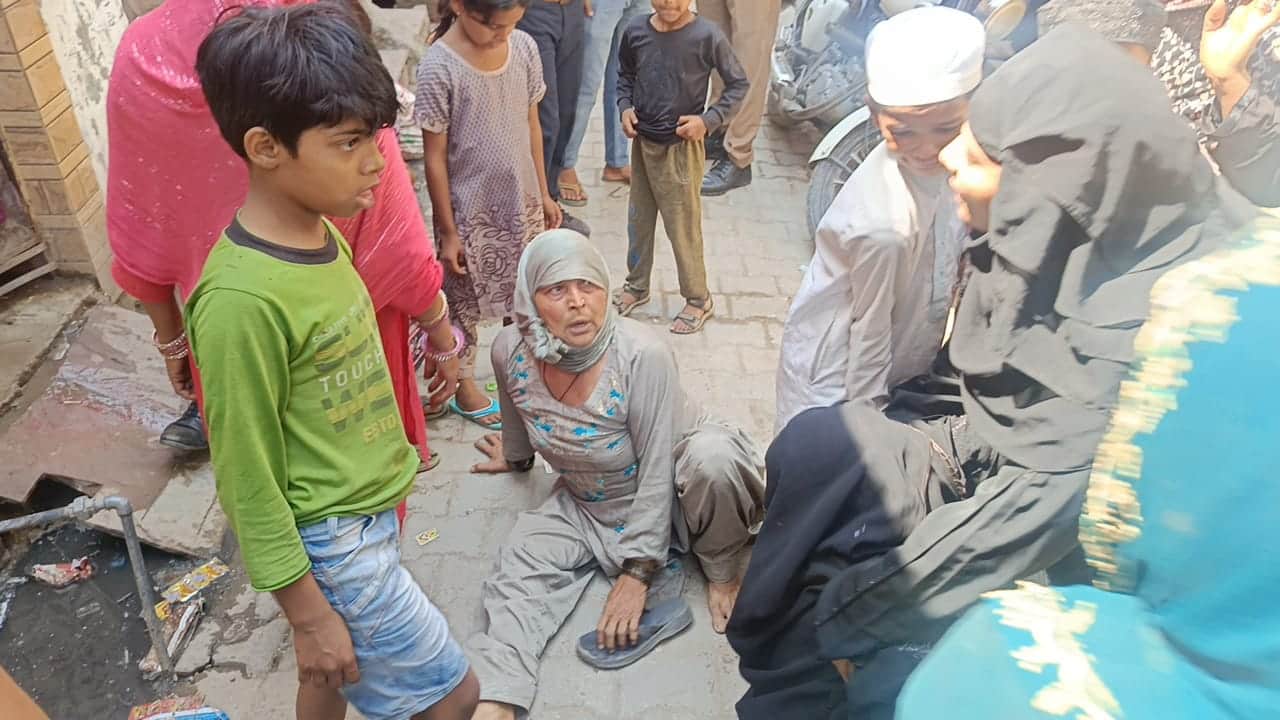 Meerut Crime: Woman Sleeping With Three Daughters Murdered in Lisadi Gate, Brother Suspects Husband
