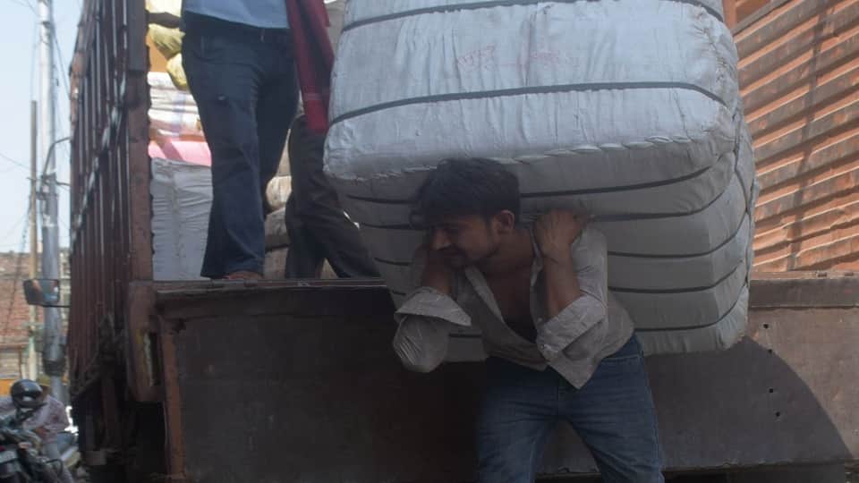Welfare Scheme Gap: Only a Fraction of 5.85 Lakh Registered Workers in Agra Availing Benefits