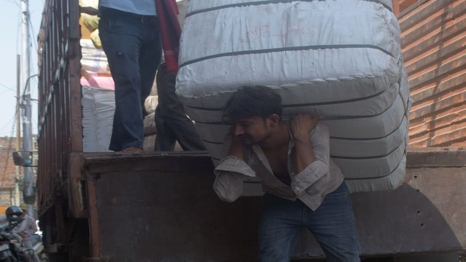 Welfare Scheme Gap: Only a Fraction of 5.85 Lakh Registered Workers in Agra Availing Benefits
