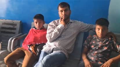 Bees Attack Devotees Visiting Vindhyachal in Mirzapur