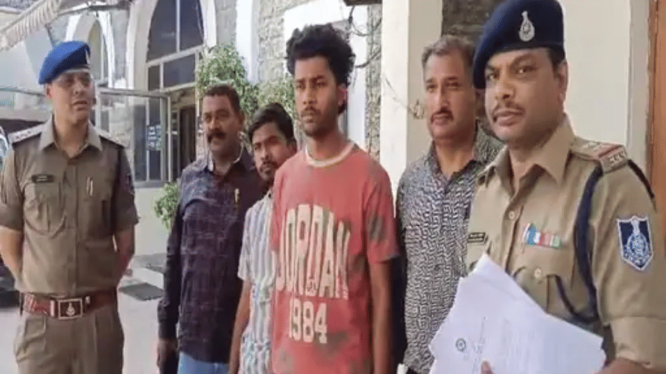 Indore News Police seized brown sugar worth over 1 crore and illegal liquor in major crackdown