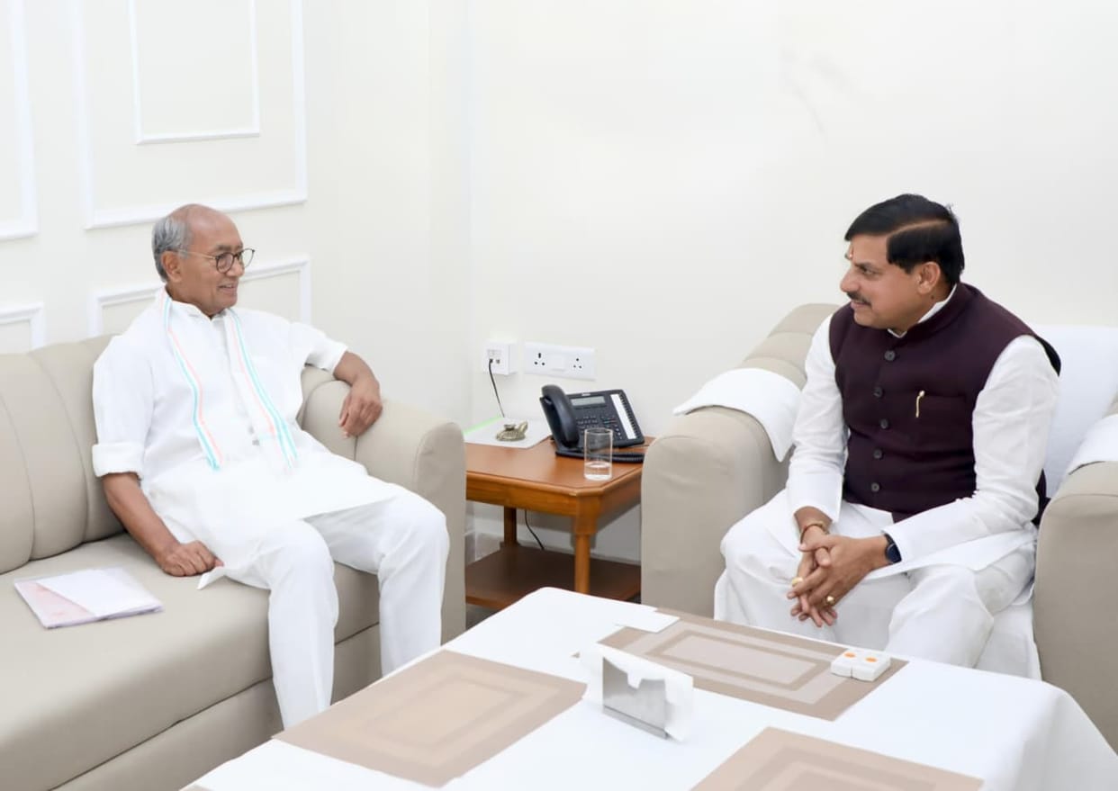 MP Politics: Amid Rajya Sabha elections, Digvijay Singh meets CM Mohan Yadav in a 'grand meeting', sparking po