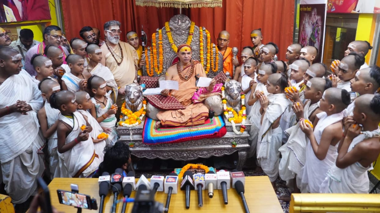 Shankaracharya Avimukteshwaranand Saraswati Departs for Gorakhpur; 'Go-Yatra' to Set Out Tomorrow