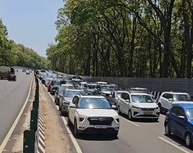 Dehradun: वीकेंड शुरू होते ही हाल बेहाल... एक्सप्रेसवे पर लगा जाम, आशारोड़ी से डाट काली तक घंटों फंसे रहे वाहन