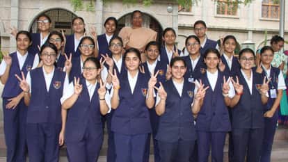 Jhansi: Kavya tops in 12th and Aditya and Shweta top in 10th, CISCE results declared