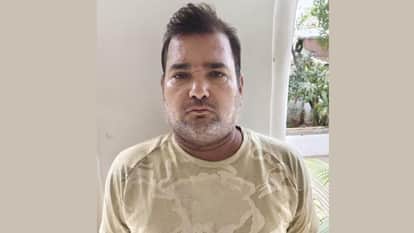 Varanasi STF arrested gangster carrying bounty of ₹50,000 from Thane Maharashtra