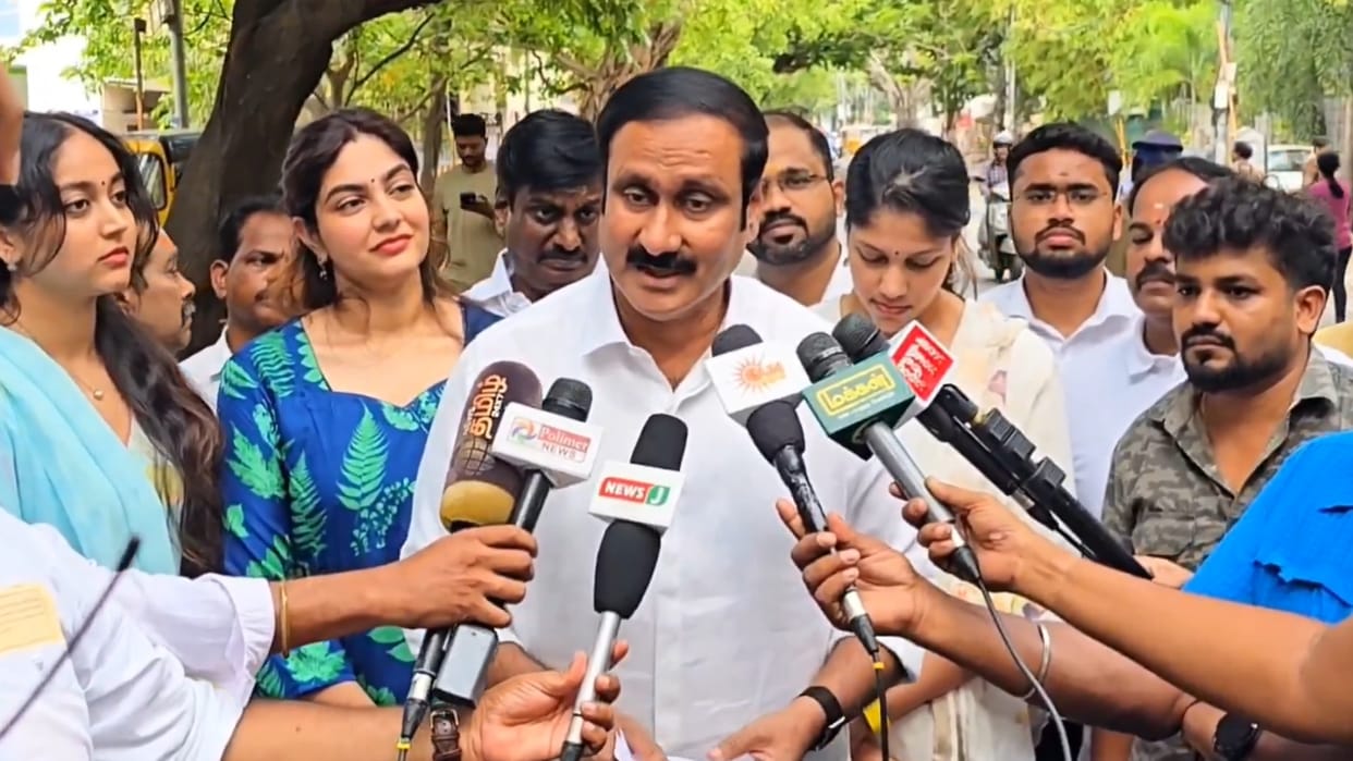 Anbumani asks PM Modi to ban sale of cigarettes for those born after 2009