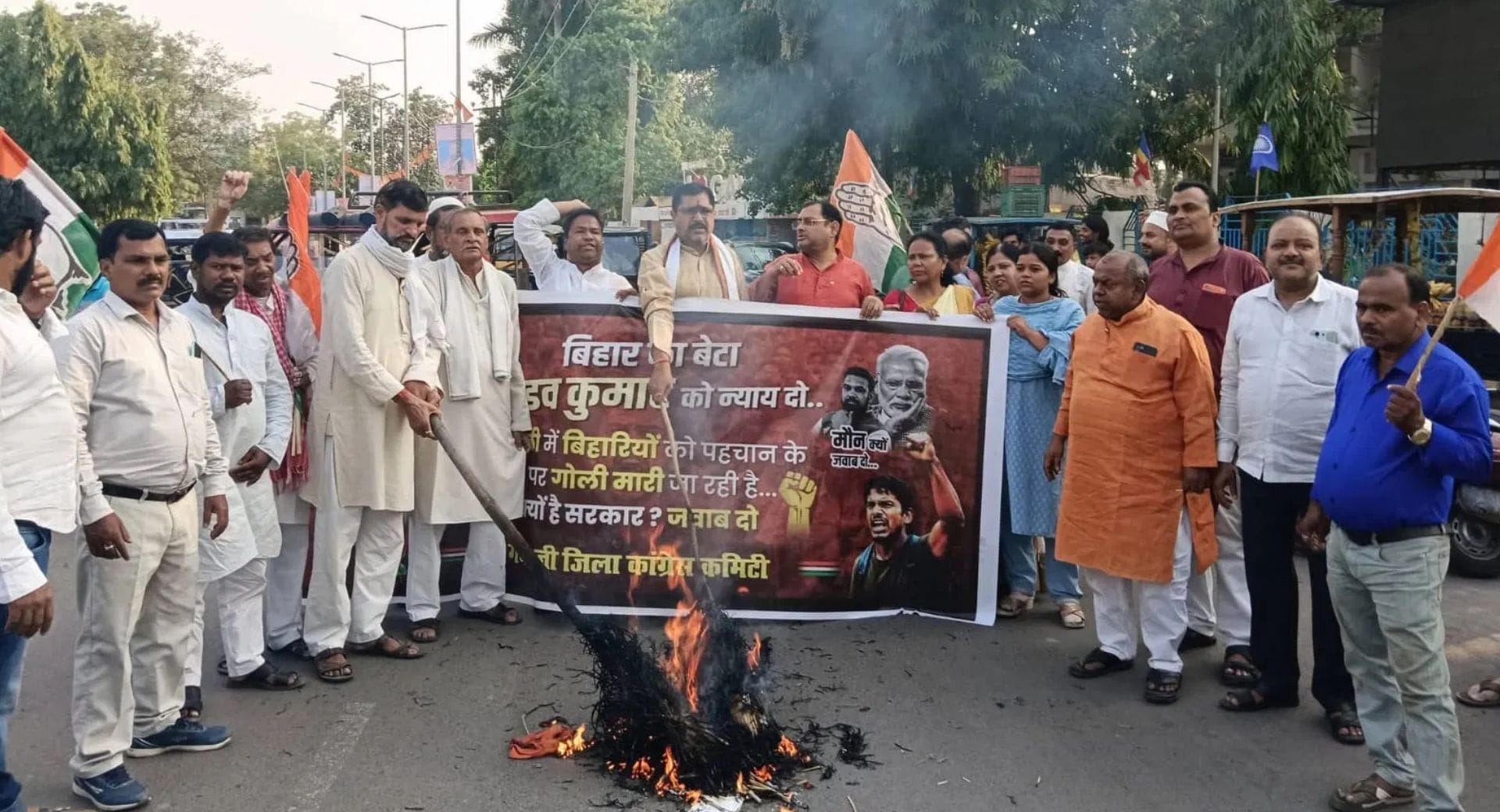 गयाजी के टावर चौंक पर केन्द्र व बिहार के खिलाफ प्रदर्शन करते कांग्रेसी नेता