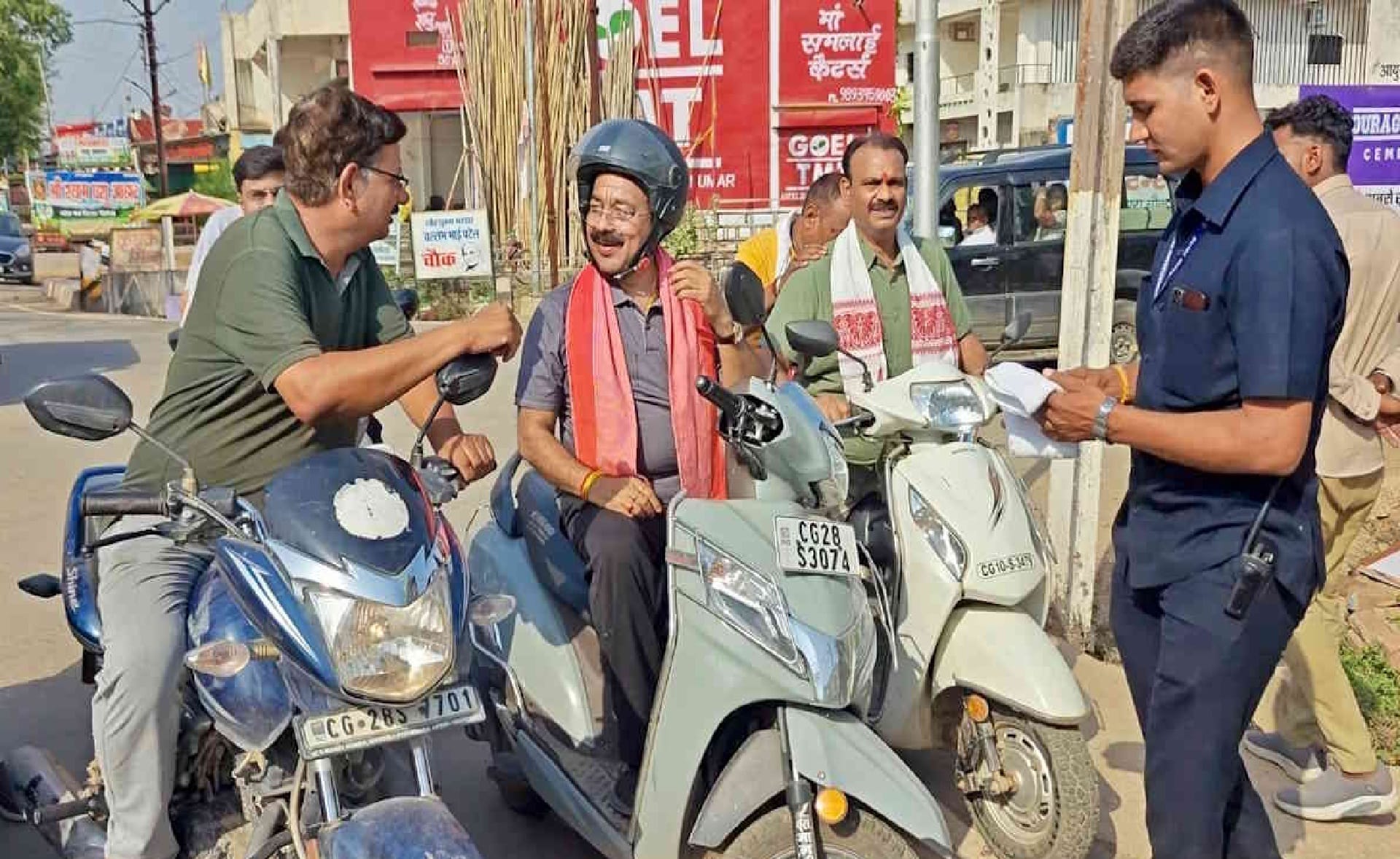 जब स्कूटी से निकले डिप्टी सीएम अरुण साव