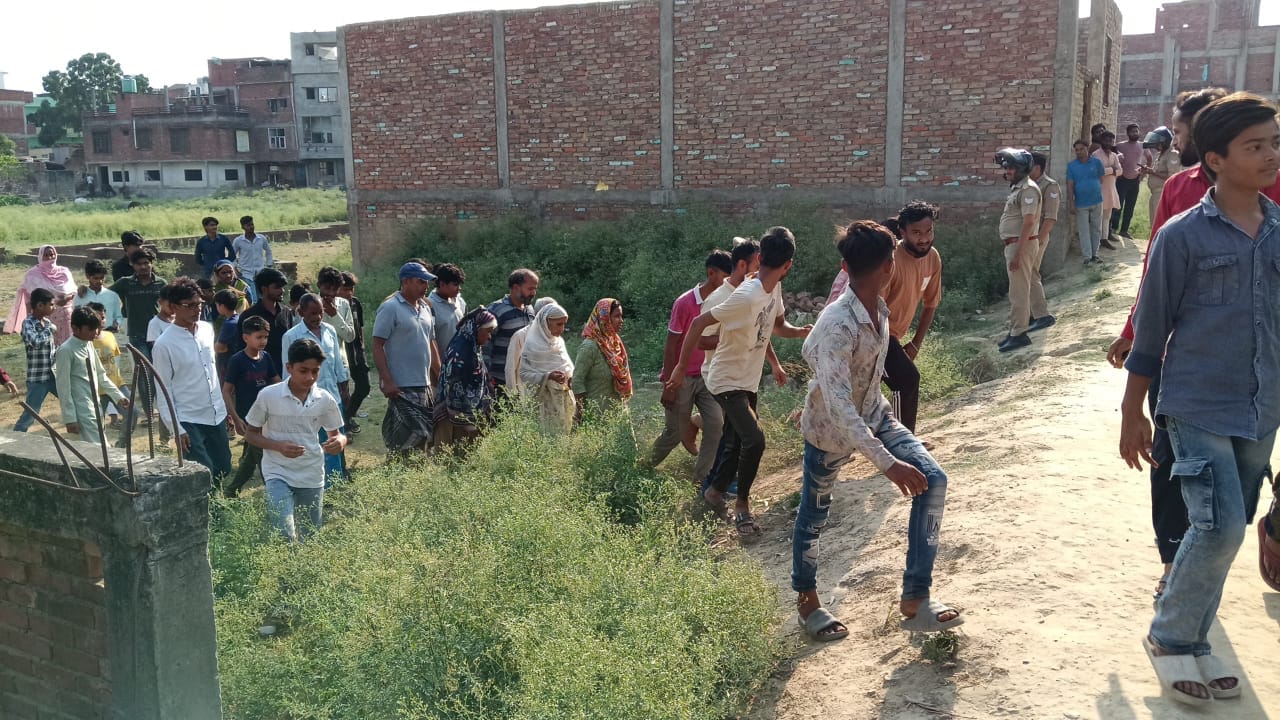 Ambedkar Nagar: A woman killed four children by hitting them with bricks in Akbarpur.