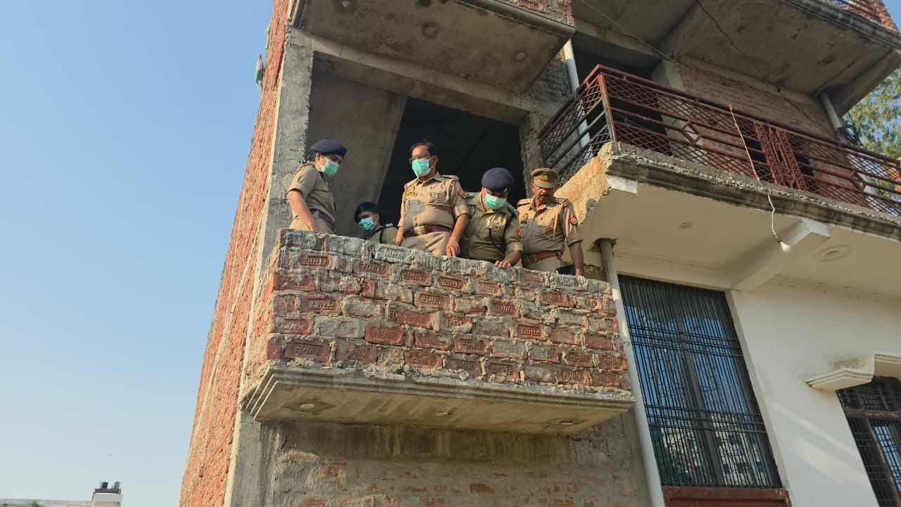 Ambedkar Nagar: A woman killed four children by hitting them with bricks in Akbarpur.