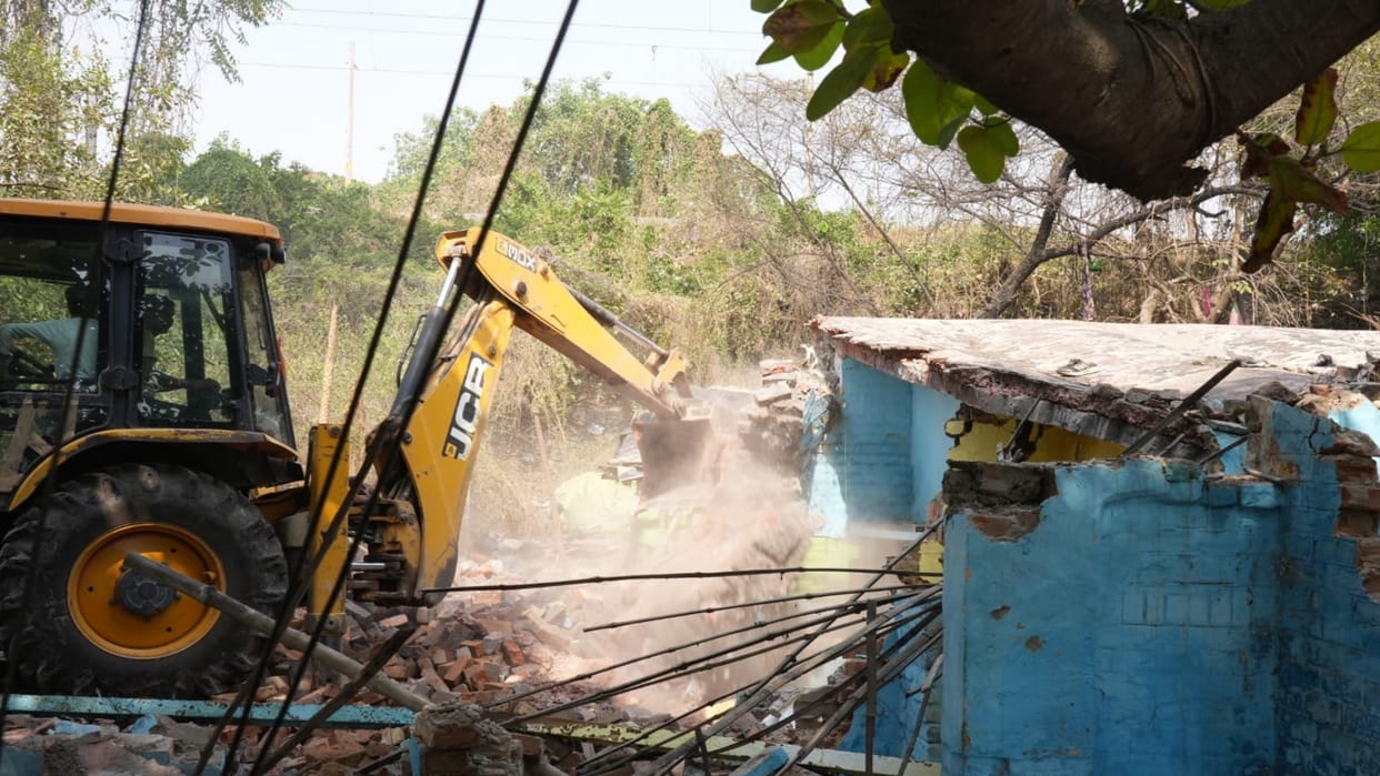 Major action by Railways, encroachment removed from land worth Rs 100 crore in Gaughat