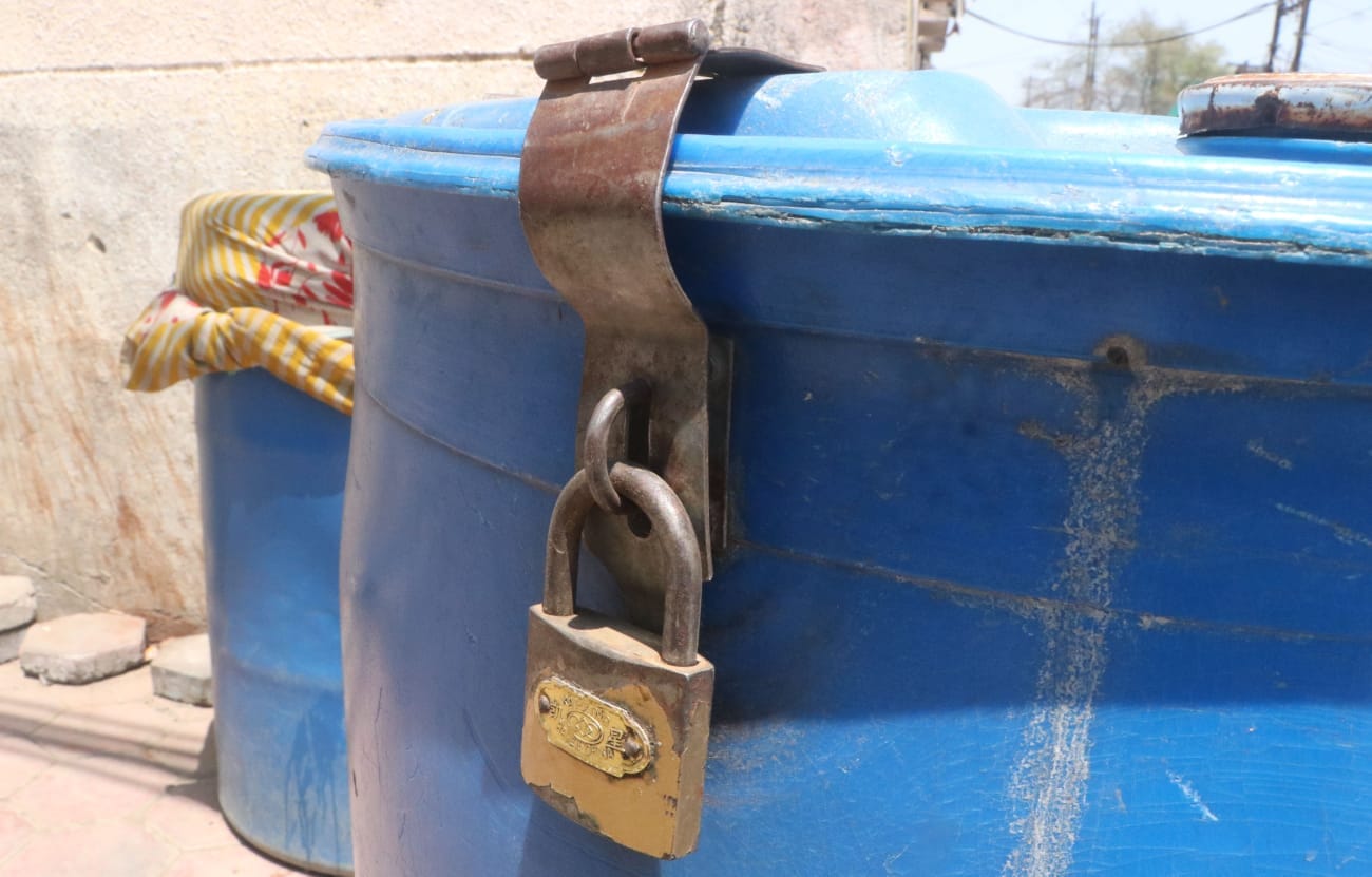 Indore Water Crisis: Tankers arrive every eight days, and water drums are locked to ensure water security.