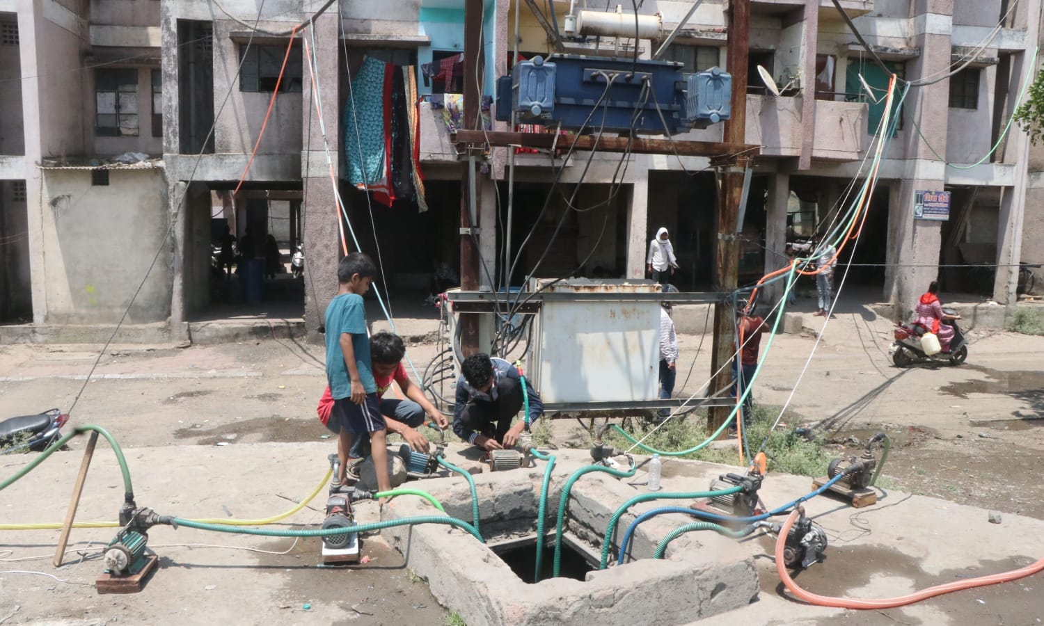 Indore Water Crisis: Tankers arrive every eight days, and water drums are locked to ensure water security.