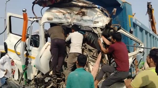 Kanpur Accident Massive Collision Between Overloaded Dumpers Two Brothers Meet Tragic End