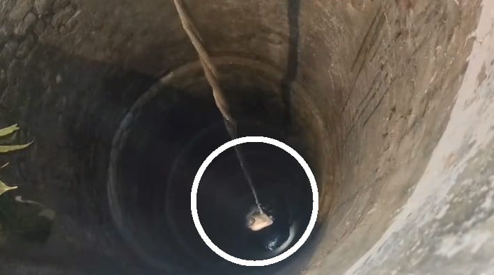 Auraiya Drunken Youth Jumps into Well After Argument with Wife Police and Firefighters Safely Rescue Him
