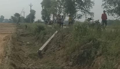 Fatehpur Accident Car Loses Control and Crashes into Electric Pole Overturns in Ditch Two Dead Five Injured