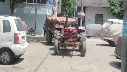 Kanpur Youth Falls from Tractor While Turning Dies After Coming Under Wheels Driver and Conductor Abscond