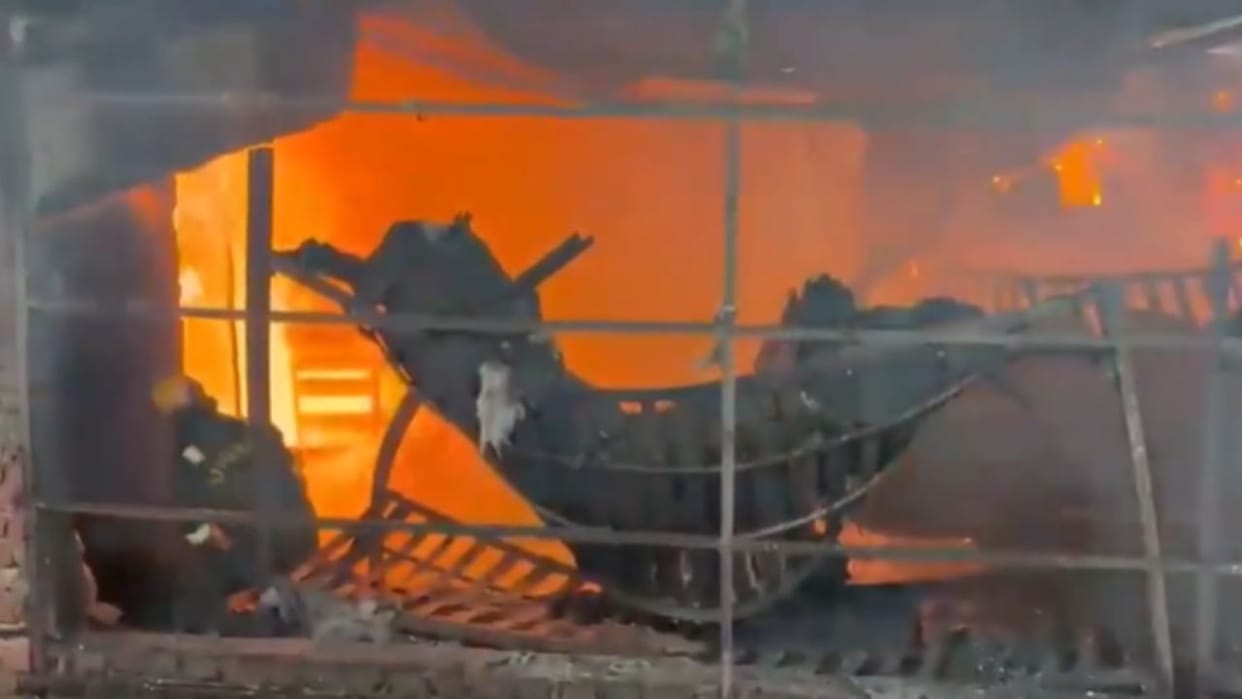 massive fire broke out in cardboard factory of Noida Sector-8