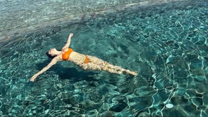 kiara advani shared hot beach pictures while enjoying vacation with family