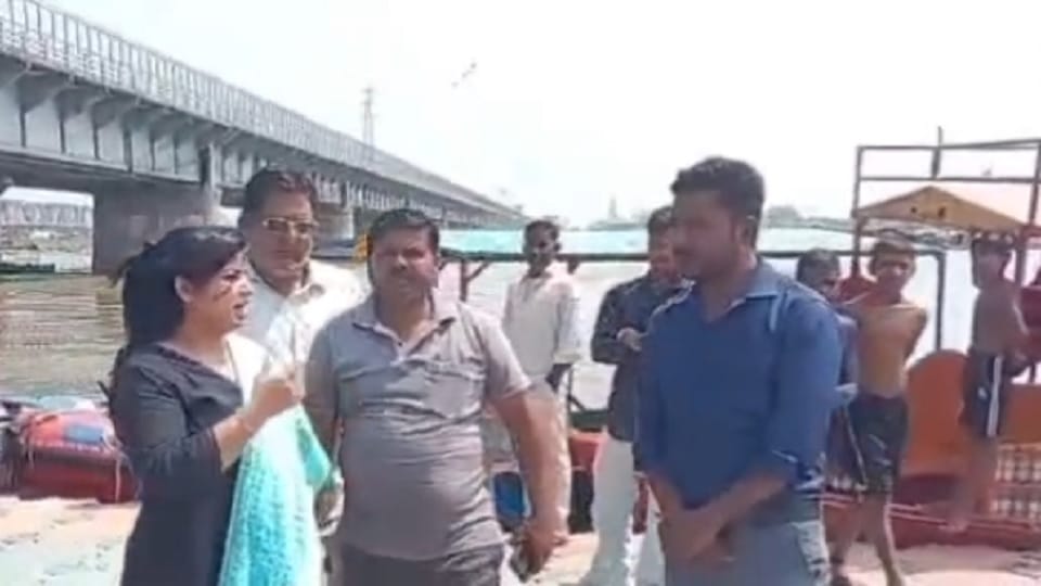 Operating a boat in the Ganges without a life jacket will result in action being taken