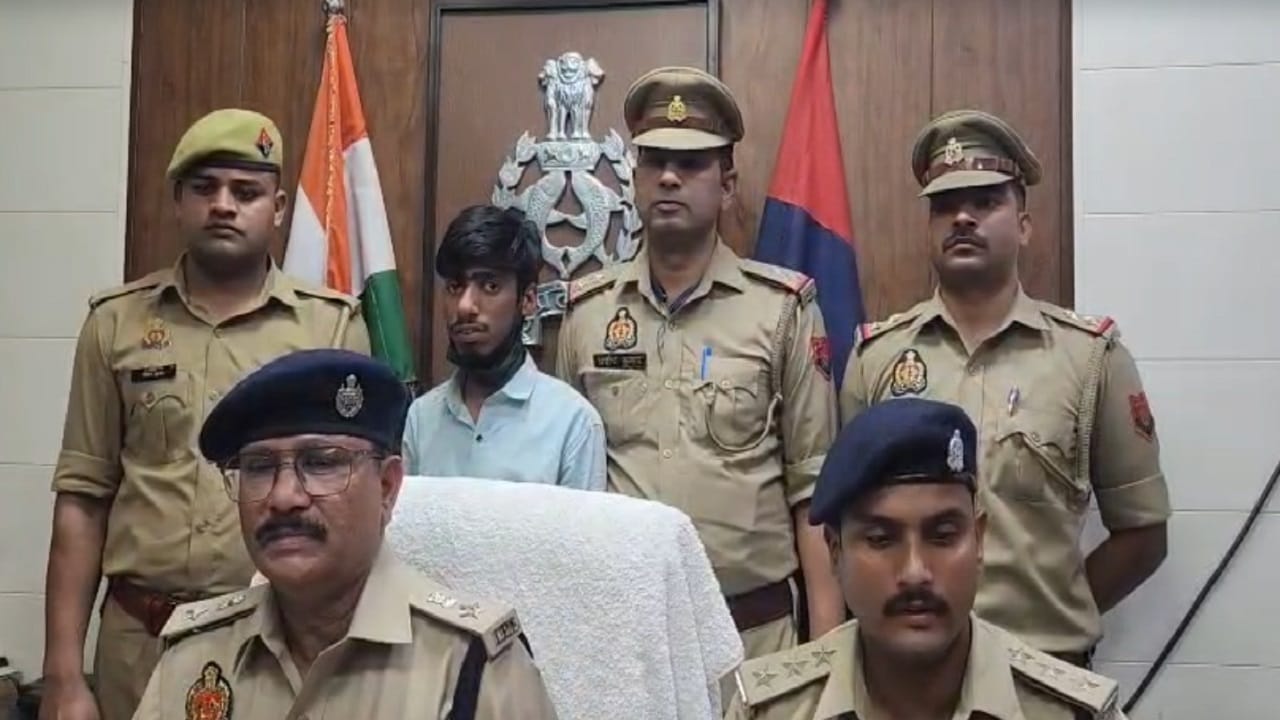 पुलिस की गिरफ्त में आरोपी
