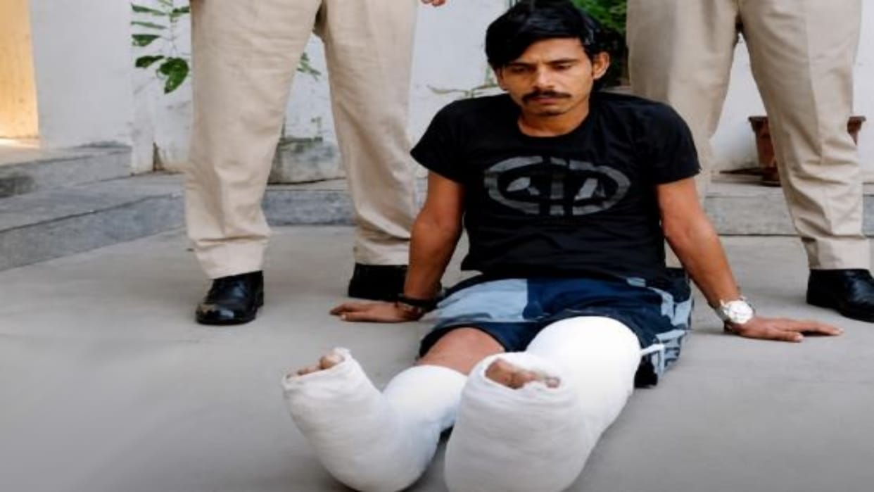 Jaipur News: Cyber accused jumps from window to escape police raid, fails to flee and is taken into custody