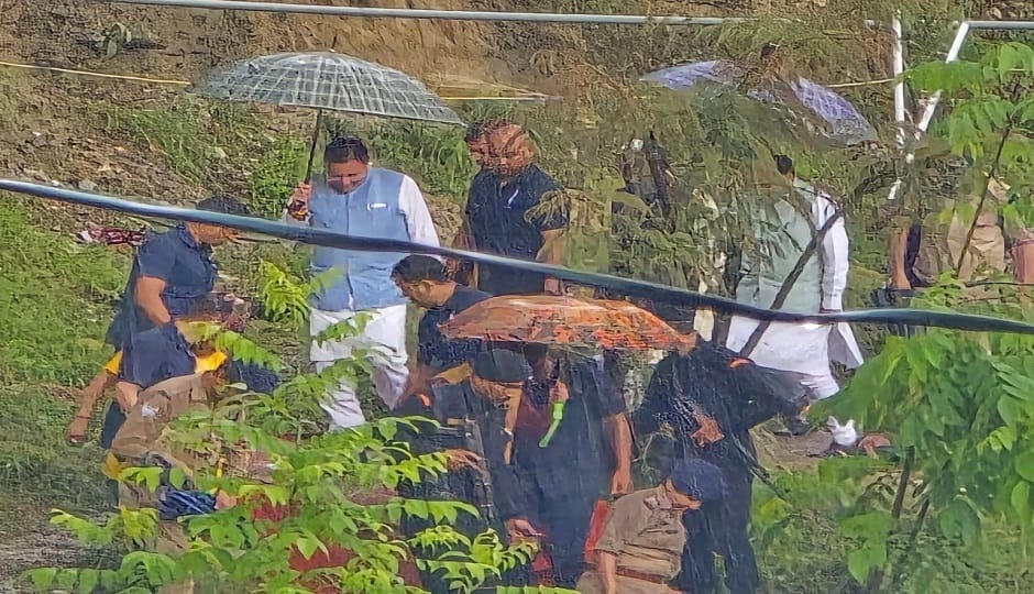 Pushkar Singh Dhami reached Nagangaon despite rain and hailstorm in the Yamuna valley of Barkot