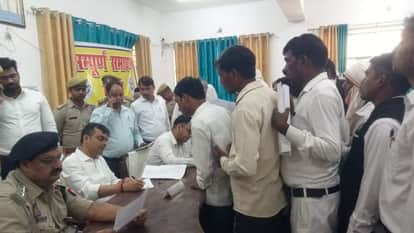 Varanasi DM Satyendra Kumar listened to grievances at Rajatalab Tehsil on Sampurna Samadhan Diwas