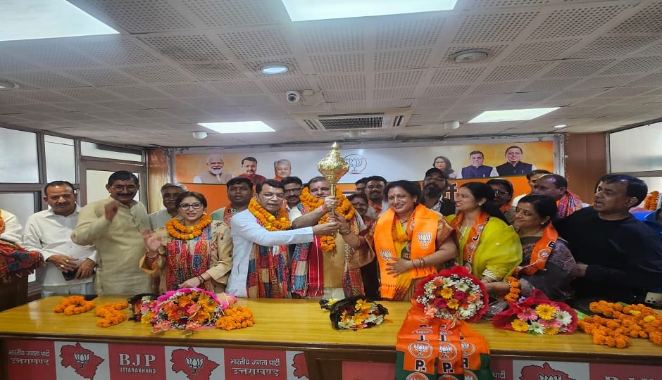 Former Municipal President Meena Sharma joins BJP