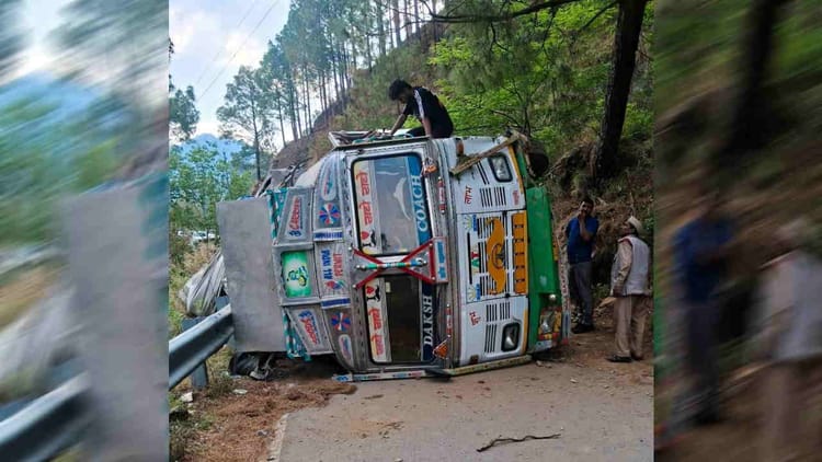 Tehri Garhwal: सीमेंट से भरा ट्रक अनियंत्रित होकर पलटा, यातायात बाधित, वाहनों को दूसरी ओर से भेजा जा रहा