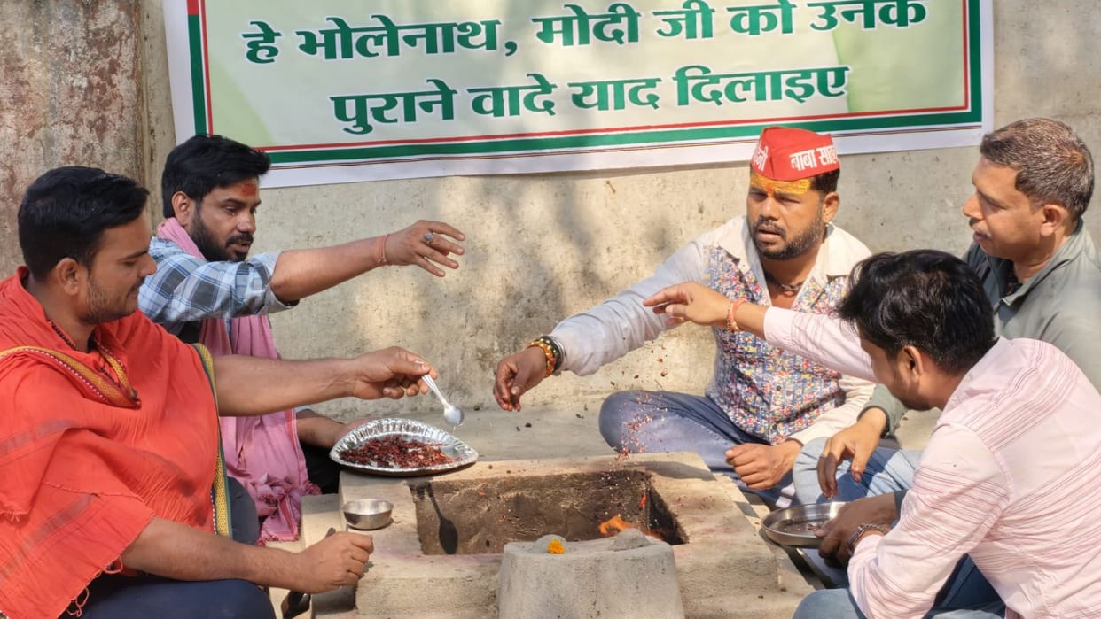 LPG Crisis Commercial Cylinder Prices Hiked 5255 Consumers in varanasi Affected Apprehensions Loom