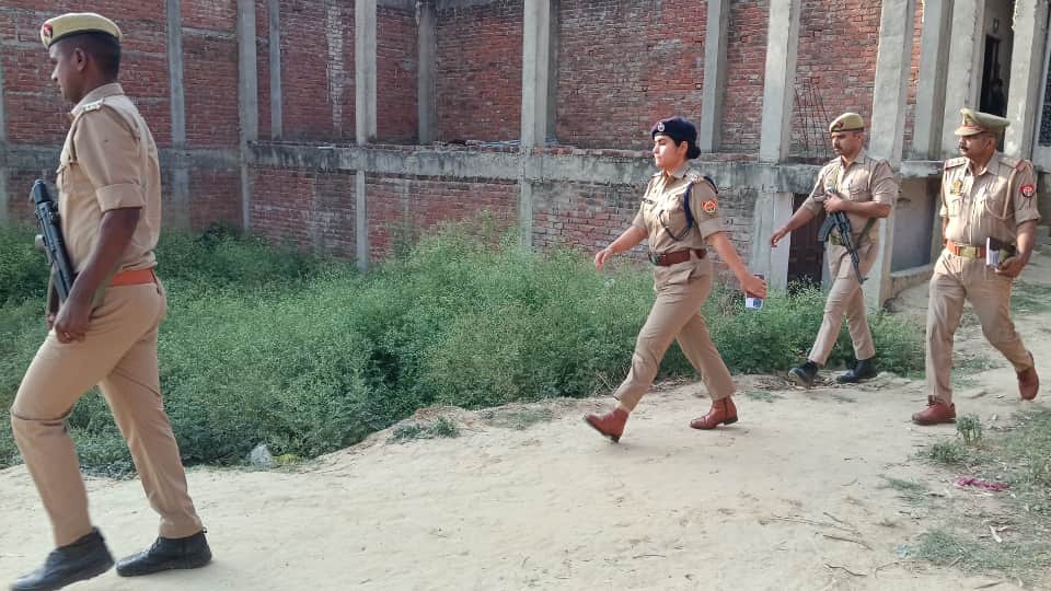 Ambedkar Nagar Five Murder Case No women clothing found in house phone also formatted new twist in murder case