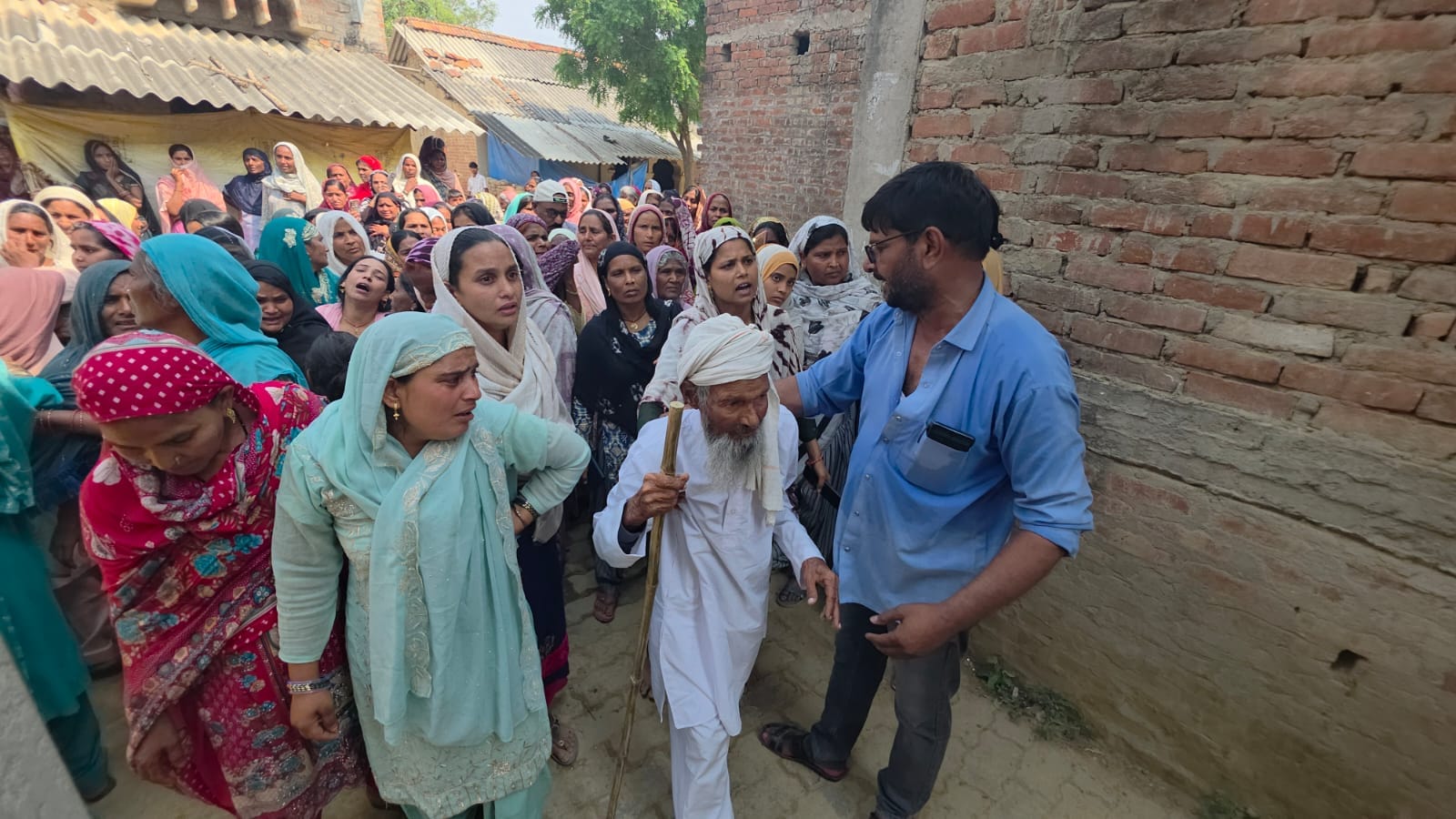 Ambedkar Nagar massacre: Bodies of four children arrive after post-mortem, entire village weeps