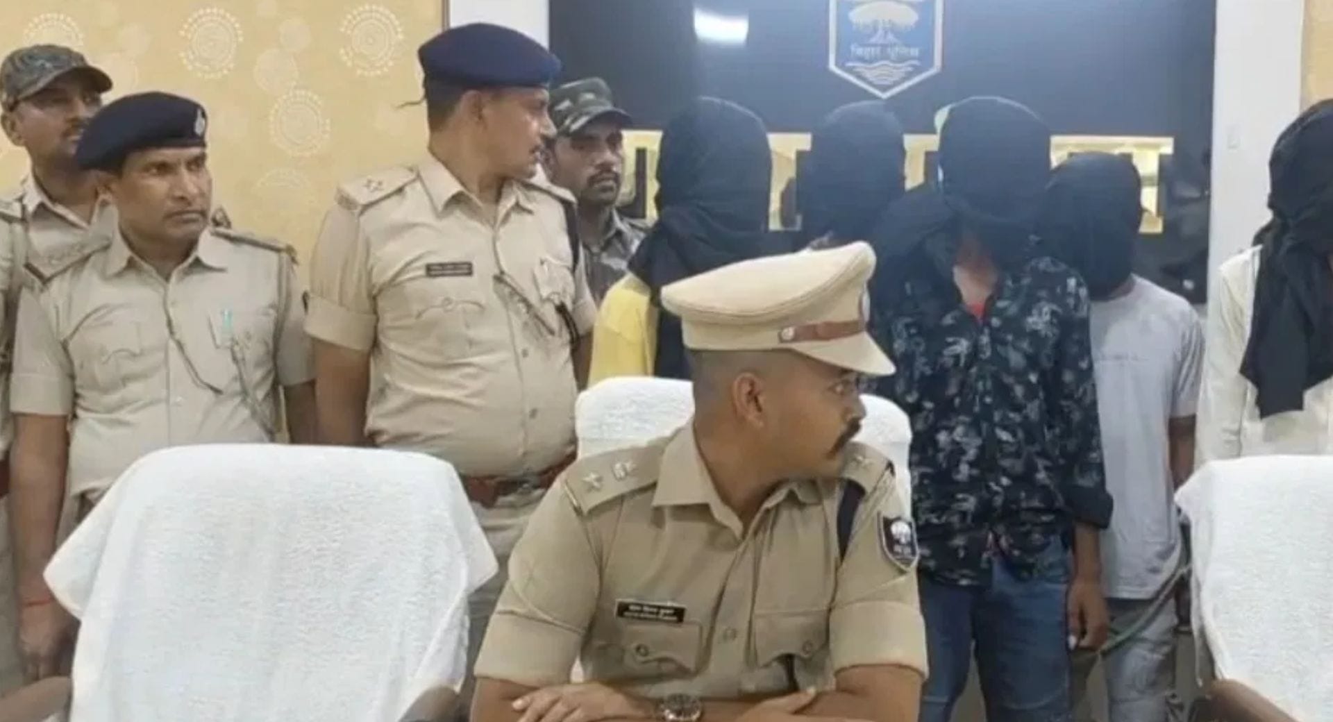 गया पुलिस ने आरोपियों को गिरफ्तार किया