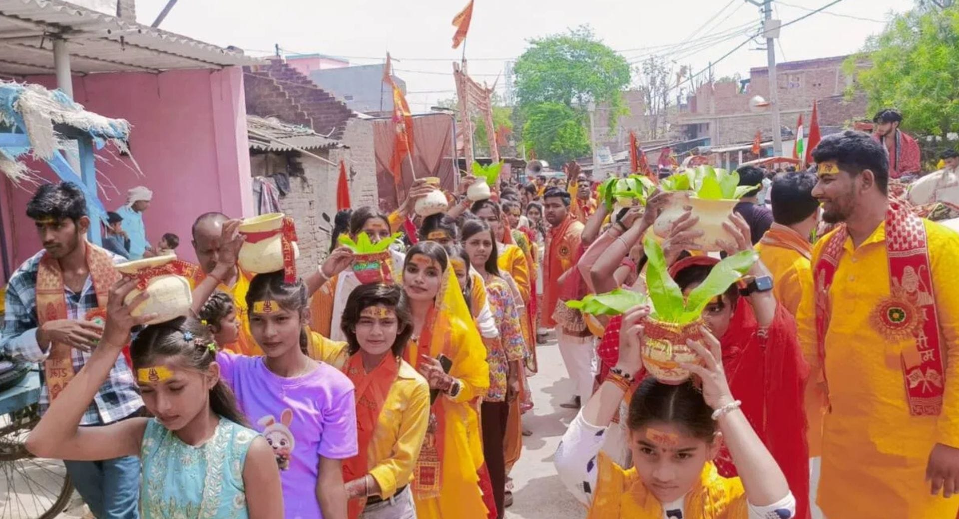 महायज्ञ में शामिल हुए श्रद्धालु