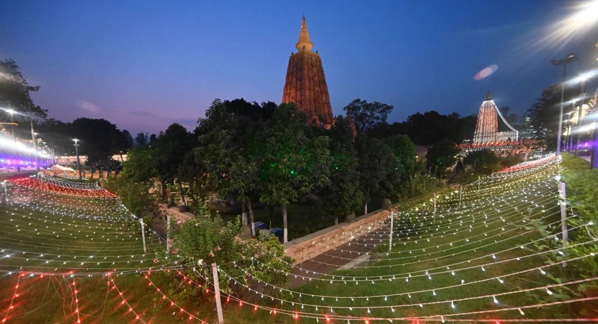 बोधगया के महाबोधि मंदिर की फोटो