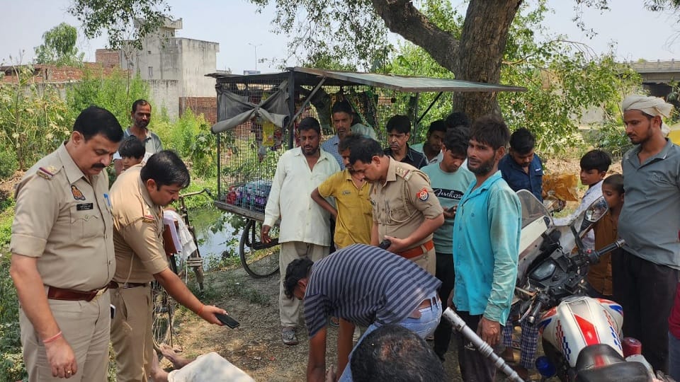 बुजुर्ग का शव मिलने से मचा हड़कंप