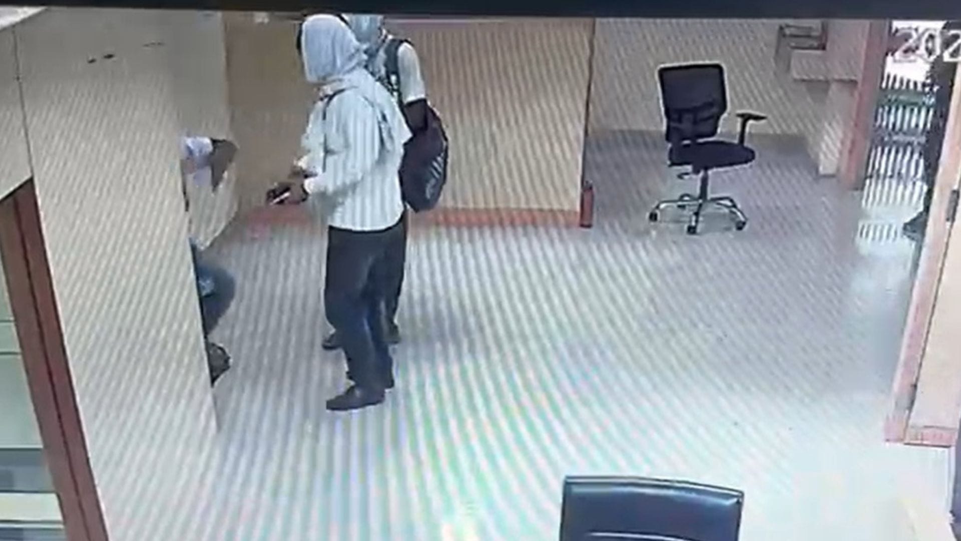 Pistol Held Bank Employee Temple Strong Room Forced Open 4 kg Gold and 42 Lakh Looted Photos