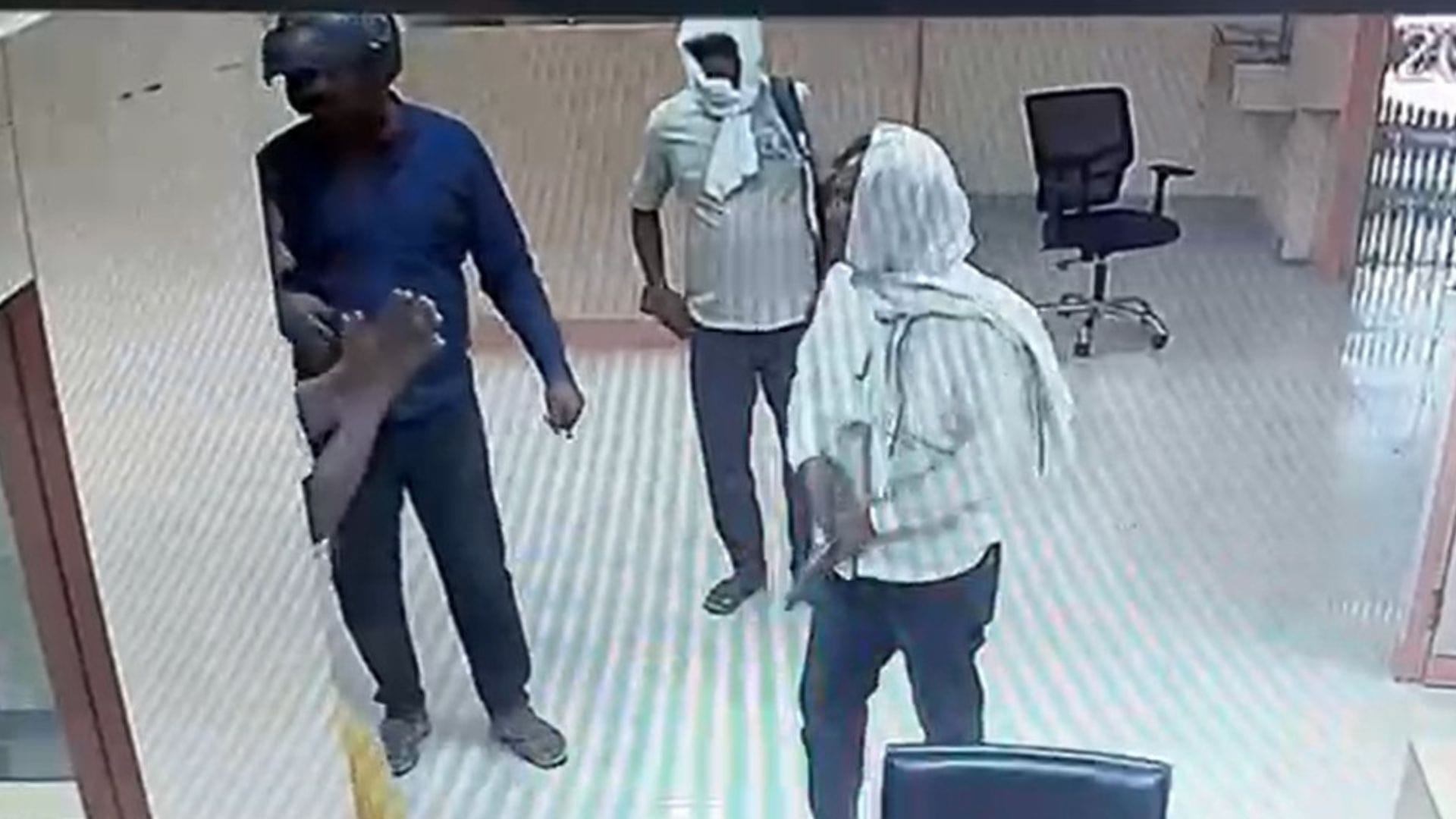 Pistol Held Bank Employee Temple Strong Room Forced Open 4 kg Gold and 42 Lakh Looted Photos