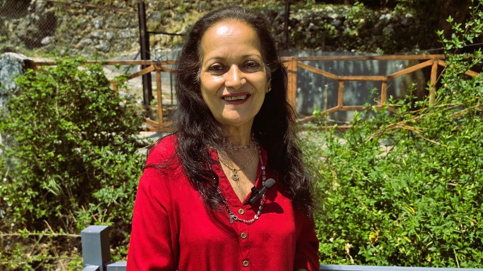 बॉलीवुड अभिनेत्री हिमानी शिवपुरी 