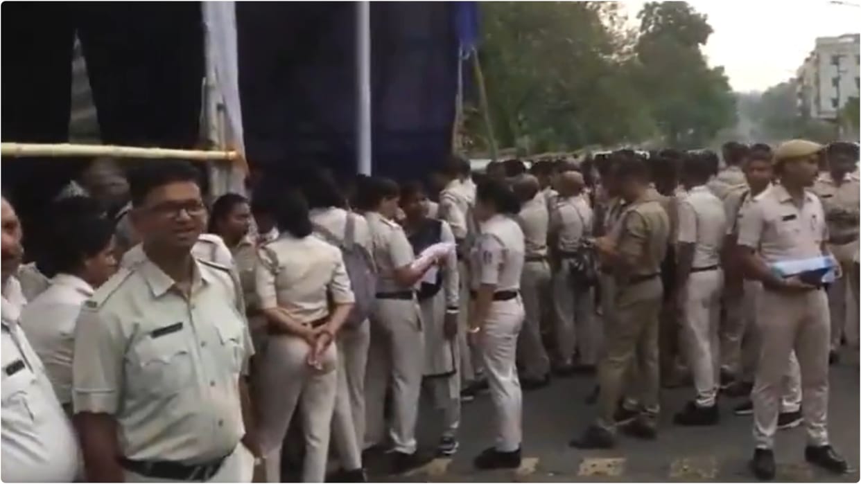 Commotion erupted in Asansol: Mobile Phone Found Near Strong Room; Document from Another Assembly Constituency