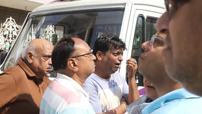 Fire breaks out in a 4-story building in Vivek Vihar Shahdara, Delhi