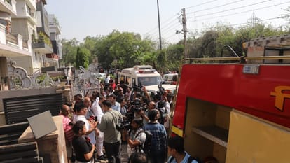 Delhi Vivek Vihar Fire Accident: Infant Found Clinging to Mother Among 9 Dead in Shahdara Blaze