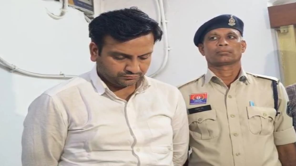 Insurance fraud of Rs 63 lakh exposed Accused arrested for embezzling money through fake investments in Raipur